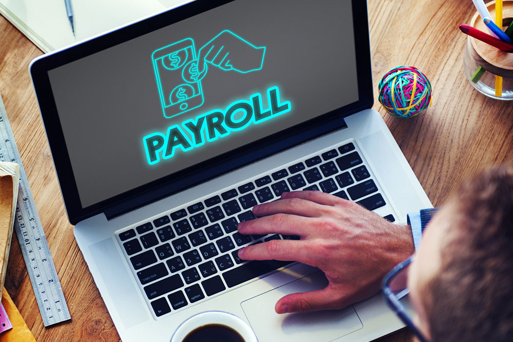 Key pros and cons of online payroll services