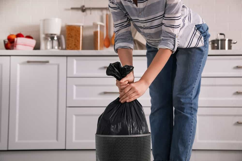 8 ways to prevent trash bags from slipping