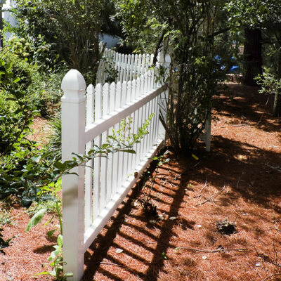 8 factors to consider before choosing a new garden fence